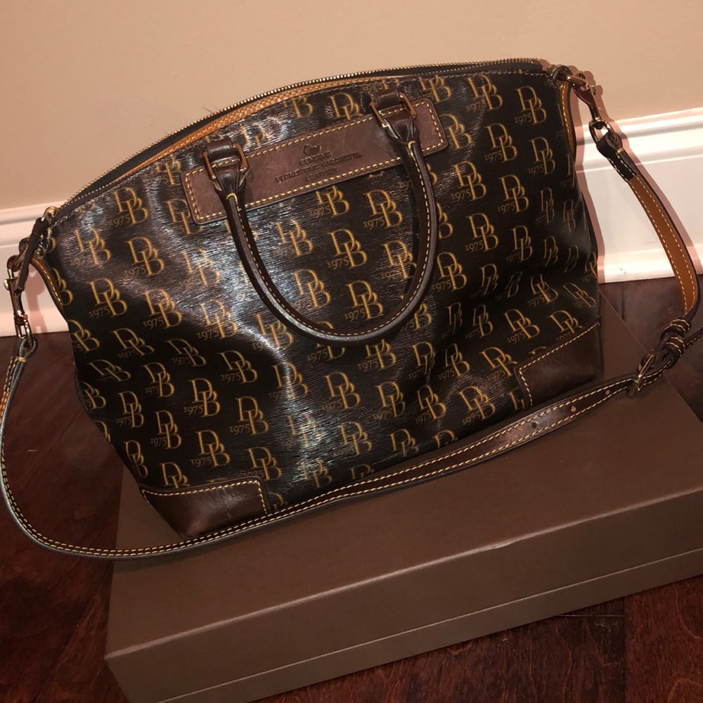 Dooney & Bourke Dome hand bag
